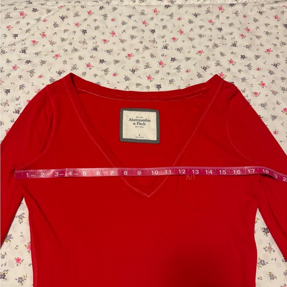 Abercrombie & Fitch Women's Scarlet Long Sleeve Tee - Picture 5 of 6